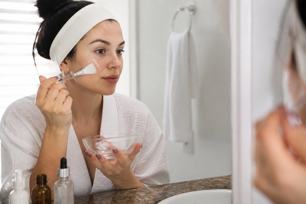 How to Safely Apply Chemical Peels at Home